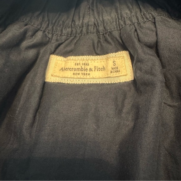 Abercrombie & Fitch Elegant Navy Blue Lace Embroidered Small Mini Skirt - Picture 5 of 6